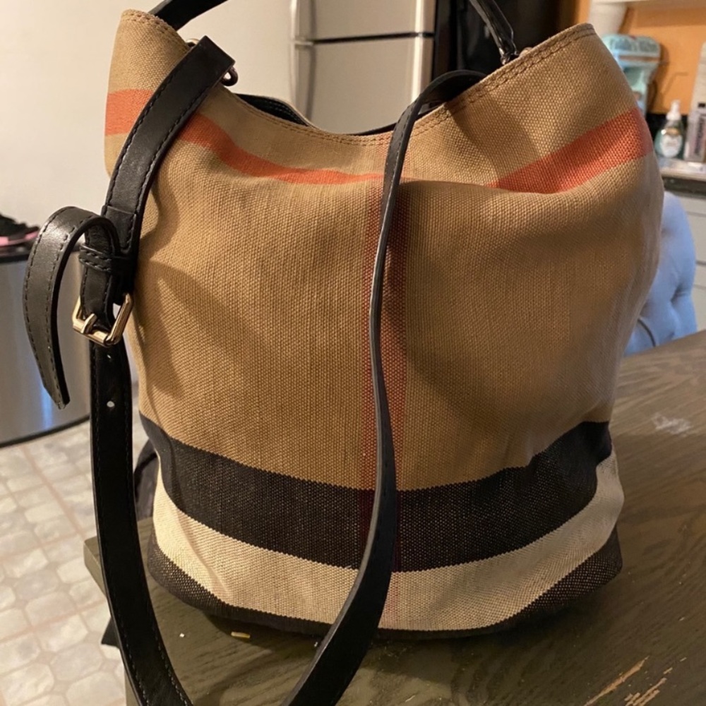 Burberry bucket bag with pouch
